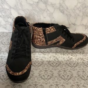 Easy street sport shoes, size 10M